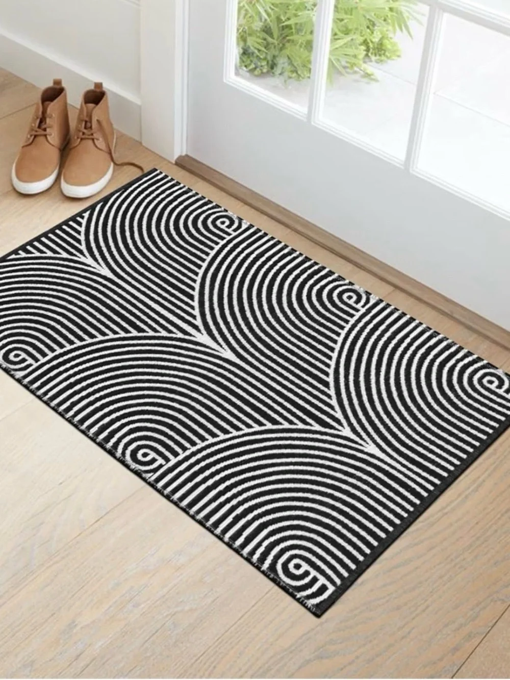 Black and White Geometric Runner Rug 2'x3'